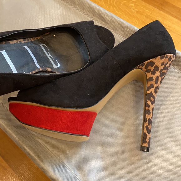 Sexy Black and Red Platform Pumps w/ Leopard Heel - Picture 2 of 6